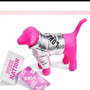 VS Pink Fashion Show Dog
